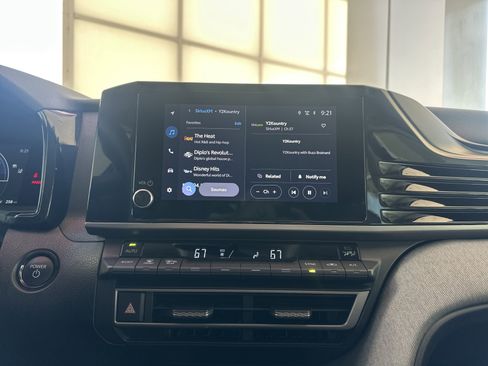 Used 2025 Toyota Camry LE image 34