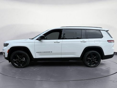 Used 2022 Jeep Grand Cherokee L Laredo image 2