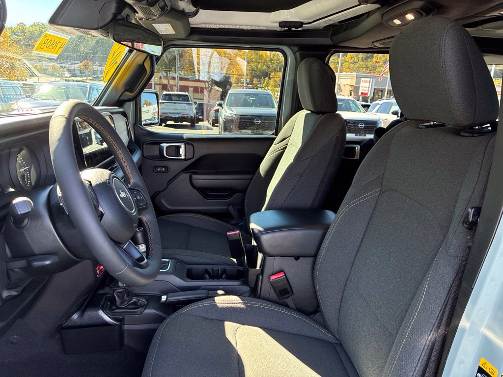 Used 2024 Jeep Wrangler Unlimited AWD/4WD image 14