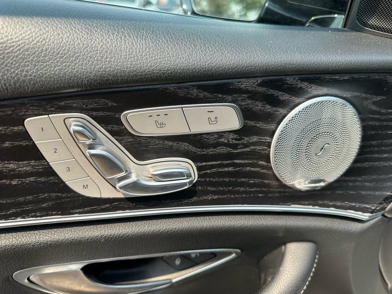 Used 2017 Mercedes-Benz E 400 4MATIC Wagon image 18