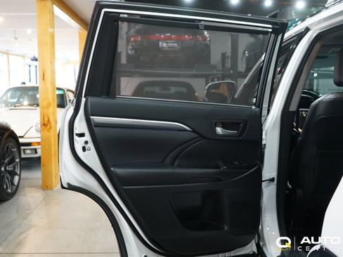 Used 2018 Toyota Highlander XLE image 31