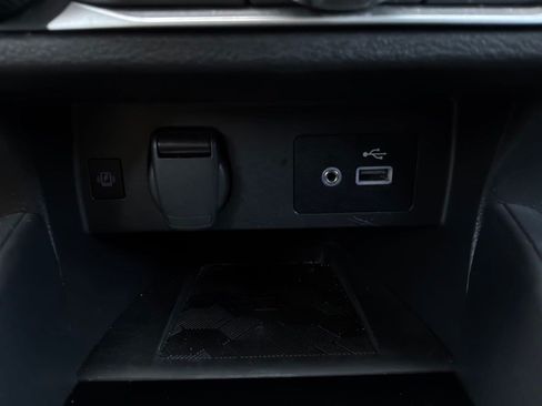 Used 2025 Nissan Versa SV FWD image 23