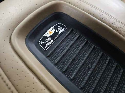 Used 2018 Cadillac Escalade ESV Platinum image 34