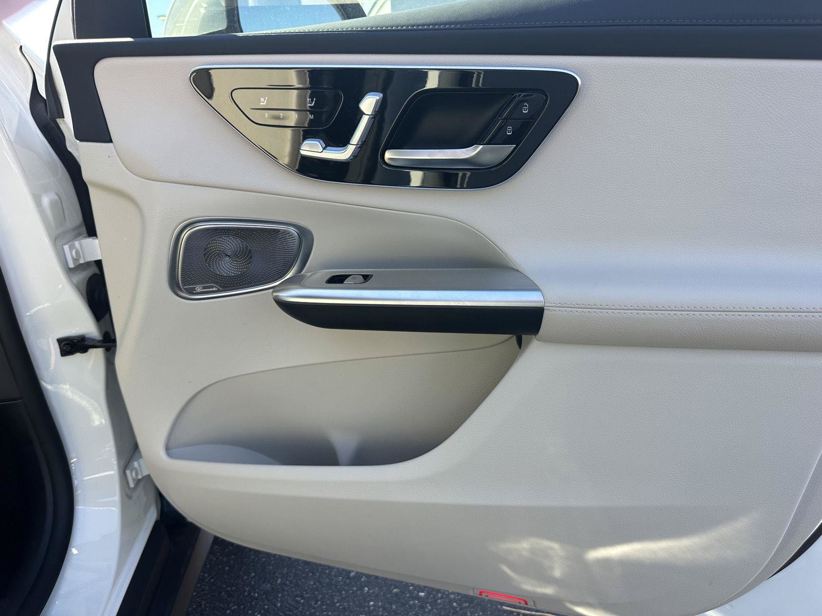 Used 2023 Mercedes-Benz GLC 300 4MATIC image 17