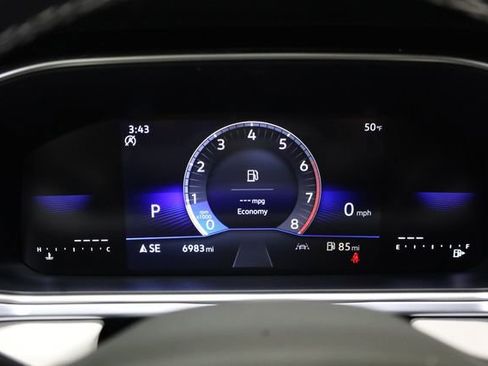 Used 2025 Volkswagen Taos SE w/ Black Wheel Package image 15