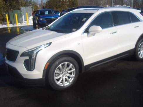 Used 2021 Cadillac XT4 Luxury w/ Cold Weather Package image 1