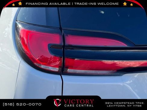 Used 2024 Chrysler Pacifica Select image 10