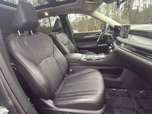 Certified 2025 INFINITI QX60 Luxe image 23