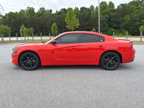 Used 2022 Dodge Charger SXT w/ Blacktop Package RWD image 4