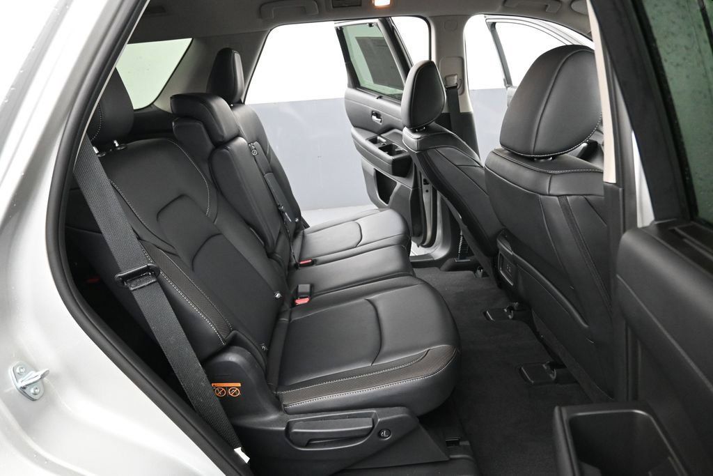 Certified 2025 Nissan Pathfinder SL FWD image 27