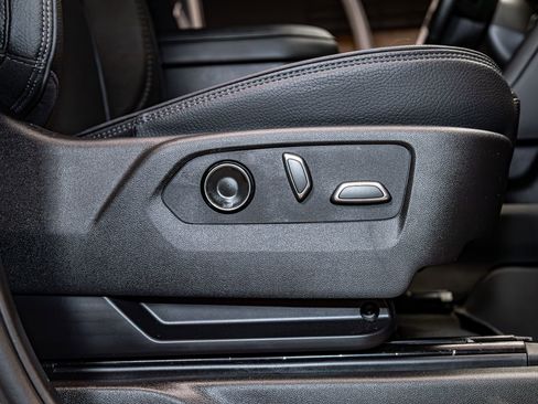 Used 2025 GMC Sierra 3500 Denali w/ Denali Reserve Package image 29