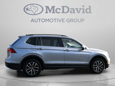 Used 2021 Volkswagen Tiguan SE w/ Panoramic Sunroof Package FWD image 9