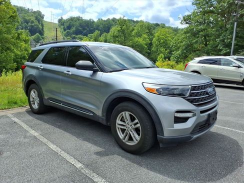 Used 2020 Ford Explorer XLT w/ Equipment Group 202A AWD/4WD image 4