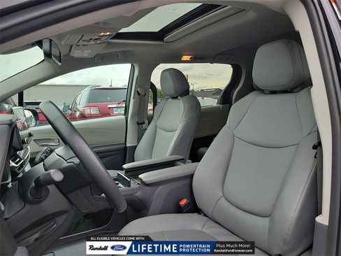 Used 2024 Toyota Sienna XLE image 12