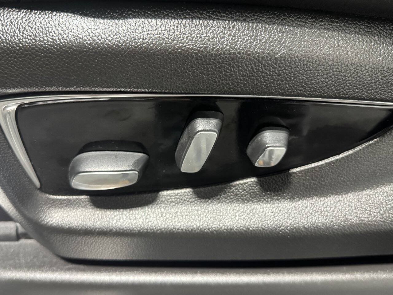 Used 2019 Cadillac Escalade Premium Luxury AWD/4WD image 14