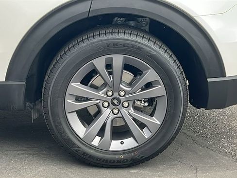 Certified 2023 Ford Explorer XLT w/ Equipment Group 202A AWD/4WD image 7
