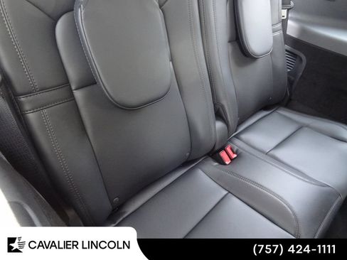 Used 2026 Lincoln Aviator Reserve AWD/4WD image 13