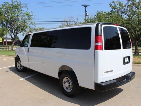 Used 2025 Chevrolet Express 3500 LS RWD image 3