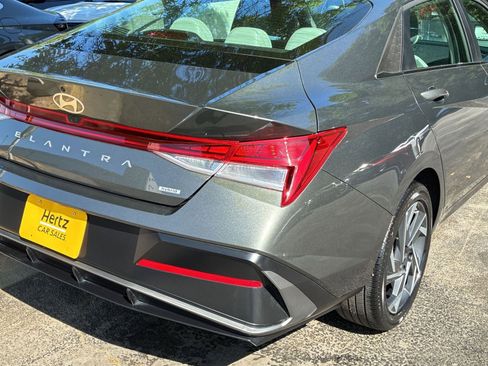 Used 2025 Hyundai Elantra Limited FWD image 4