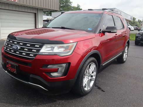Used 2017 Ford Explorer XLT w/ Equipment Group 201A AWD/4WD image 20