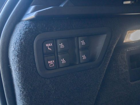 Used 2020 BMW X7 M50i w/ Dynamic Handling Package image 27