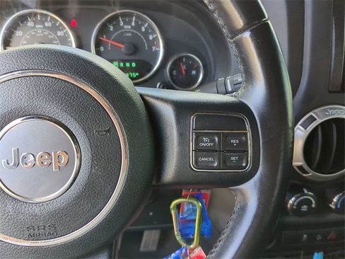 Used 2017 Jeep Wrangler Unlimited Sahara w/ Connectivity Group image 29