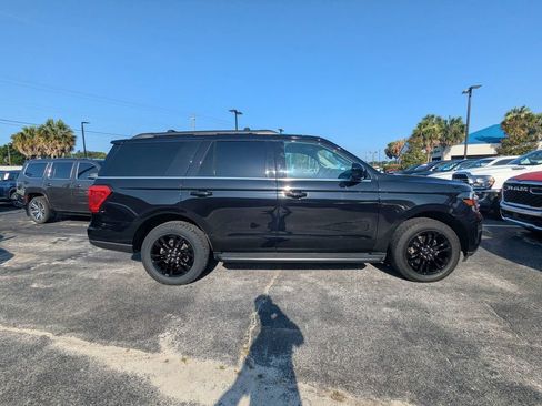 Used 2024 Ford Expedition XLT AWD/4WD image 2