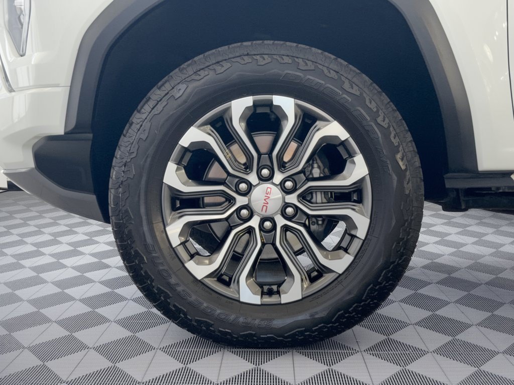 Used 2025 GMC Canyon Denali AWD/4WD image 13