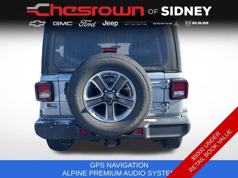 Used 2018 Jeep Wrangler Unlimited Sahara image 4