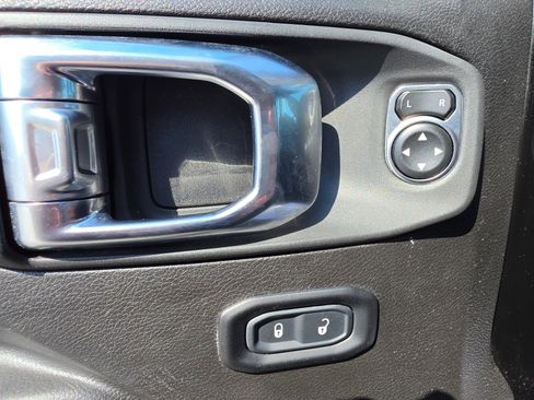 Used 2025 Jeep Wrangler Unlimited Sport AWD/4WD image 31