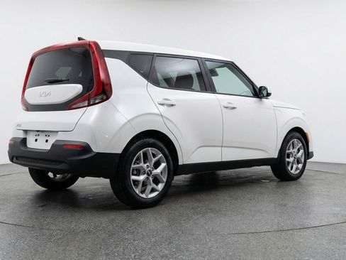 Used 2025 Kia Soul LX w/ LX Technology Package image 9