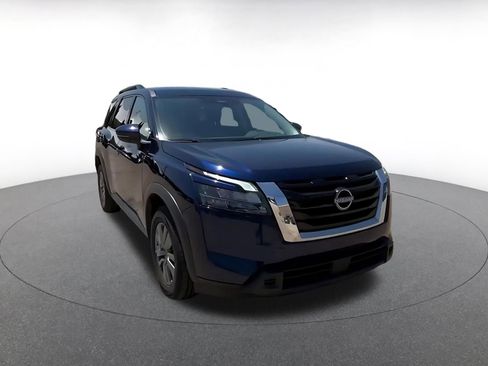 Used 2025 Nissan Pathfinder SV FWD image 3