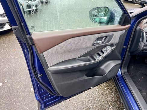 Used 2023 Nissan Rogue SV image 8