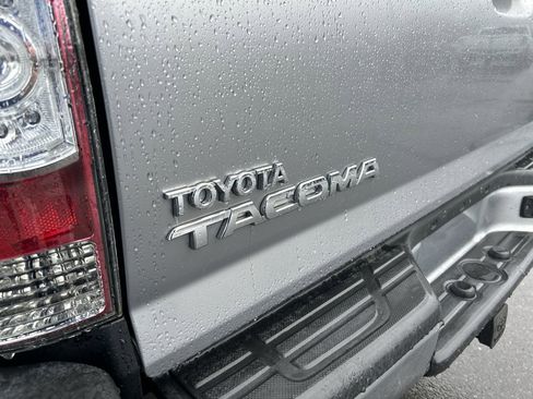 Used 2015 Toyota Tacoma 4x4 Access Cab V6 w/ TRD Sport Package image 11