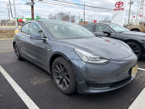 Used 2020 Tesla Model 3 Standard Range Plus image 2