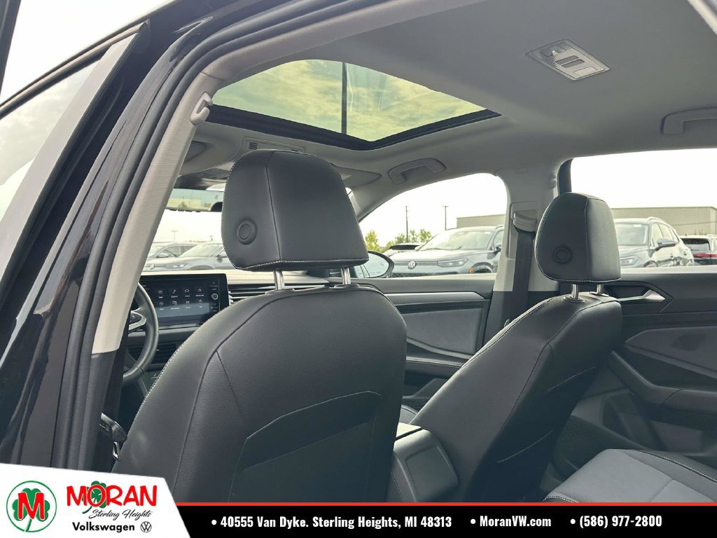 Certified 2026 Volkswagen Jetta SE w/ Black Wheel Package FWD image 14
