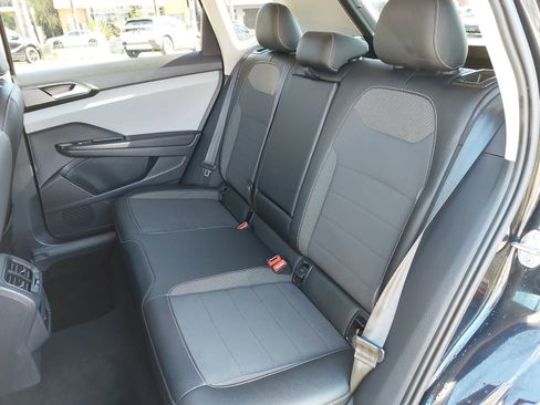 Used 2022 Volkswagen Taos SE FWD image 13
