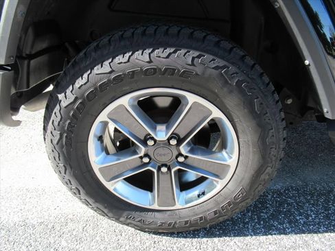 Used 2022 Jeep Wrangler Unlimited Sahara w/ LED Lighting Group AWD/4WD image 8