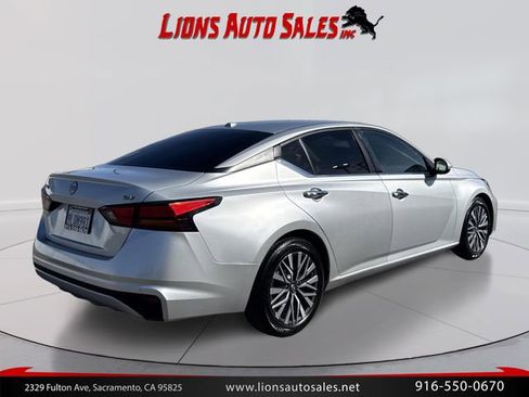 Used 2023 Nissan Altima 2.5 SV FWD image 5