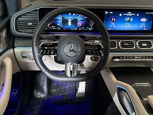 New 2025 Mercedes-Benz GLS 580 4MATIC image 16