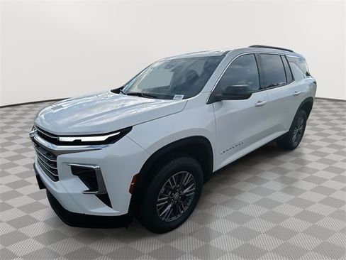 New 2026 Chevrolet Traverse LT image 1