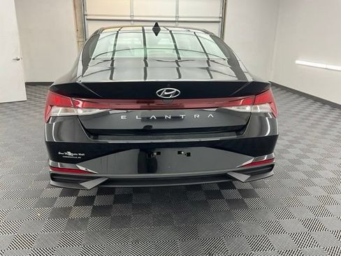 Used 2023 Hyundai Elantra SE FWD image 18