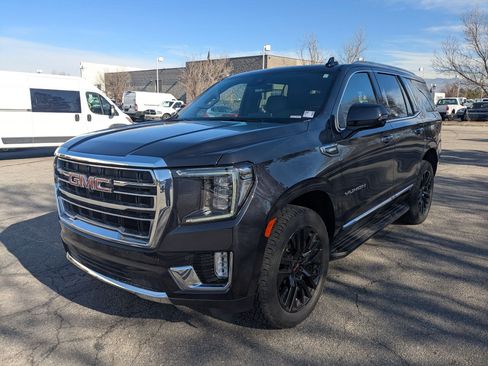 Used 2023 GMC Yukon SLT w/ SLT Premium Package image 8