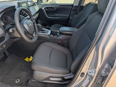 Used 2021 Toyota RAV4 LE FWD image 8