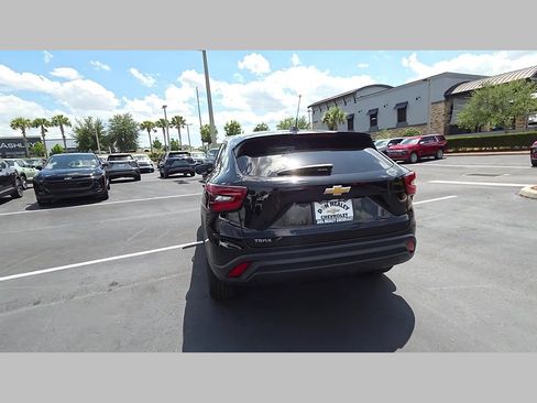 New 2026 Chevrolet Trax LS FWD image 19