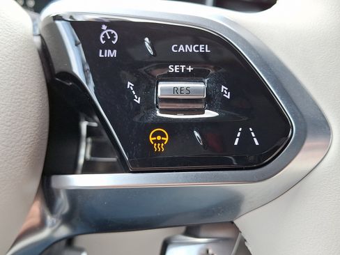 Certified 2025 Jaguar F-PACE R-Dynamic S image 26