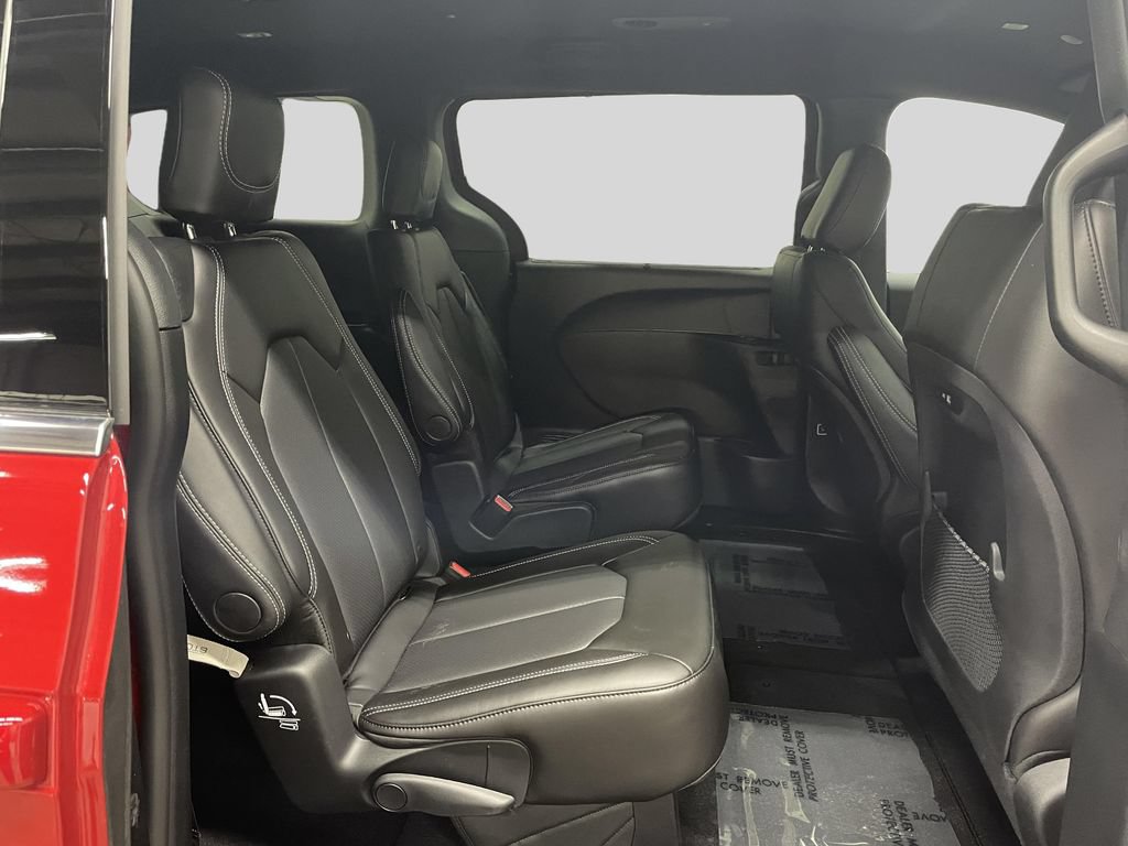 New 2027 Chrysler Pacifica Select w/ Family Tech Group AWD/4WD image 8