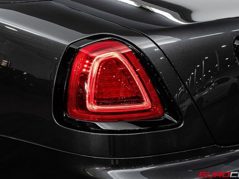 Used 2019 Rolls-Royce Dawn image 18