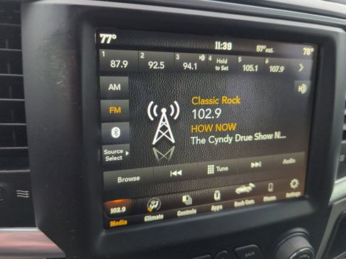 Used 2019 RAM 1500 Classic SLT w/ Luxury Group AWD/4WD image 24