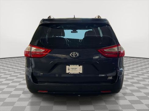 Used 2018 Toyota Sienna XLE image 6